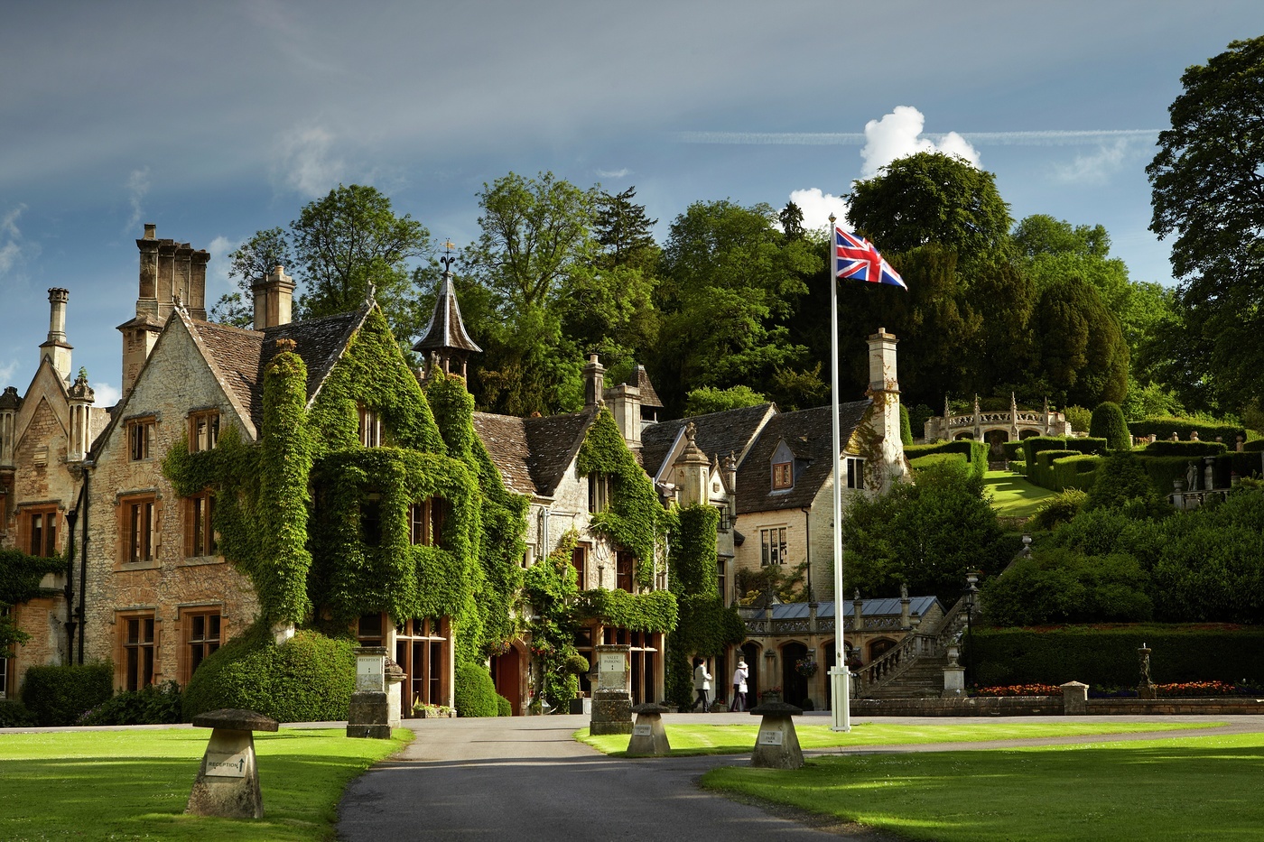 HIGH-FIVE TO ROBERT POTTER AS THE MANOR HOUSE’S BYBROOK RESTAURANT RETAINS ITS MICHELIN STAR