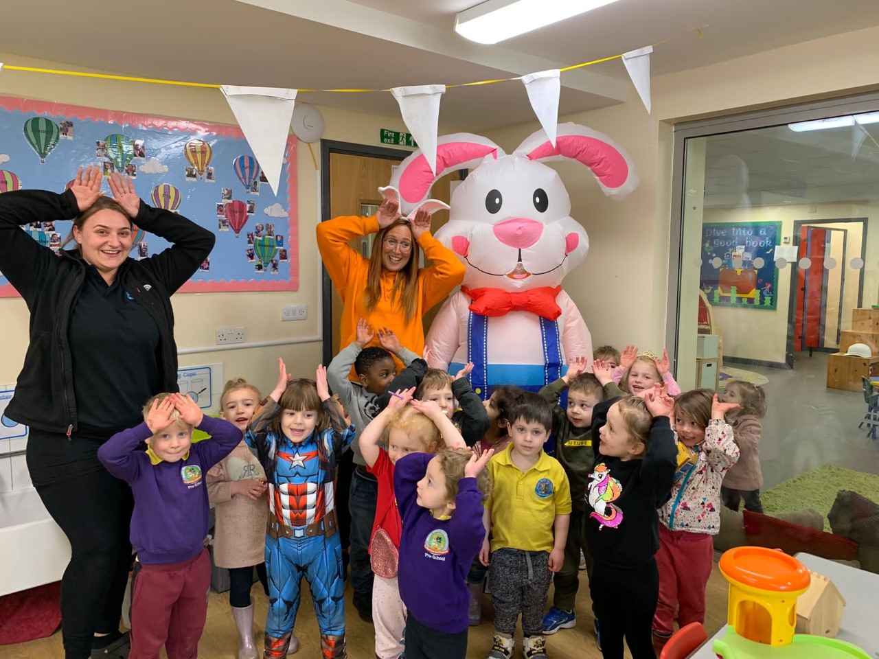 NURSERY CHILDREN EGG-STATIC WITH VISIT FROM THE EASTER BUNNY