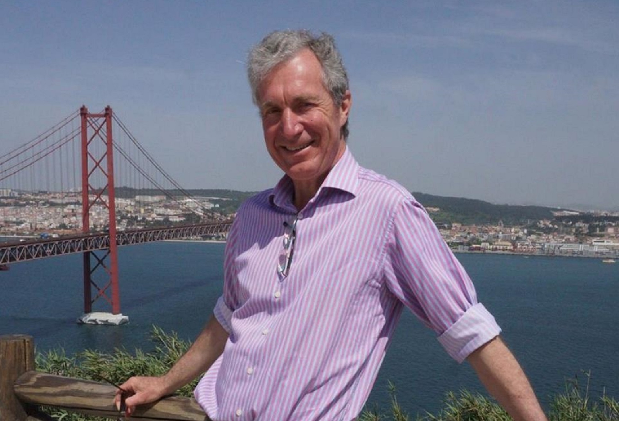 RNLI donation in memory of round-the-world yachtsman