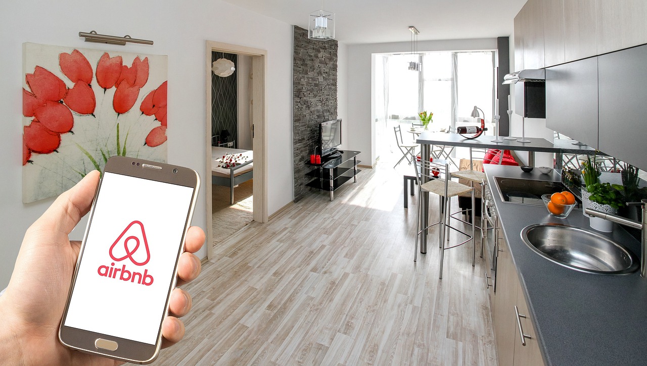 Bristol hoteliers renew calls for urgent clampdown on Airbnb
