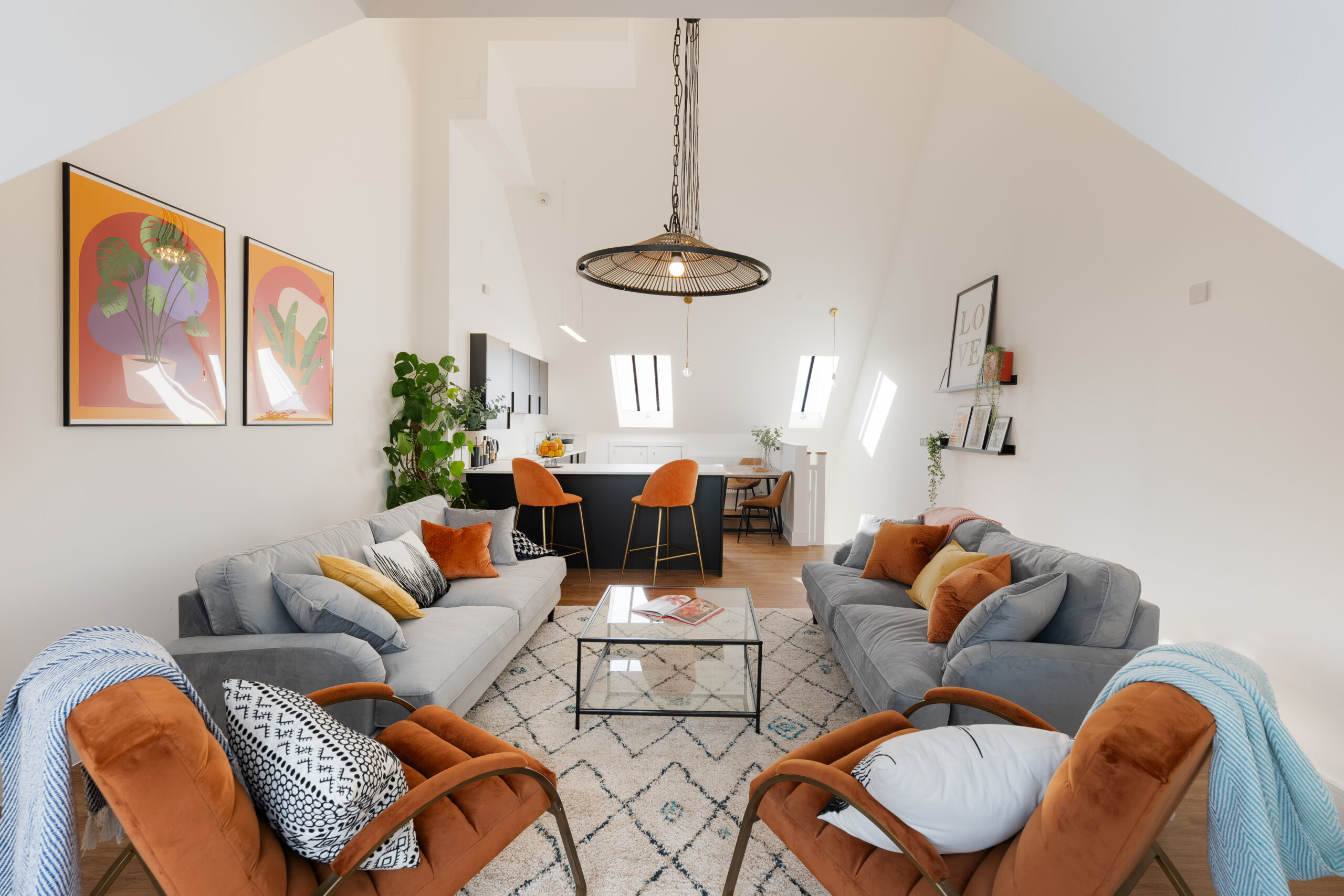 HARDWORKING HOME WITH A VIEW ON SHOW
