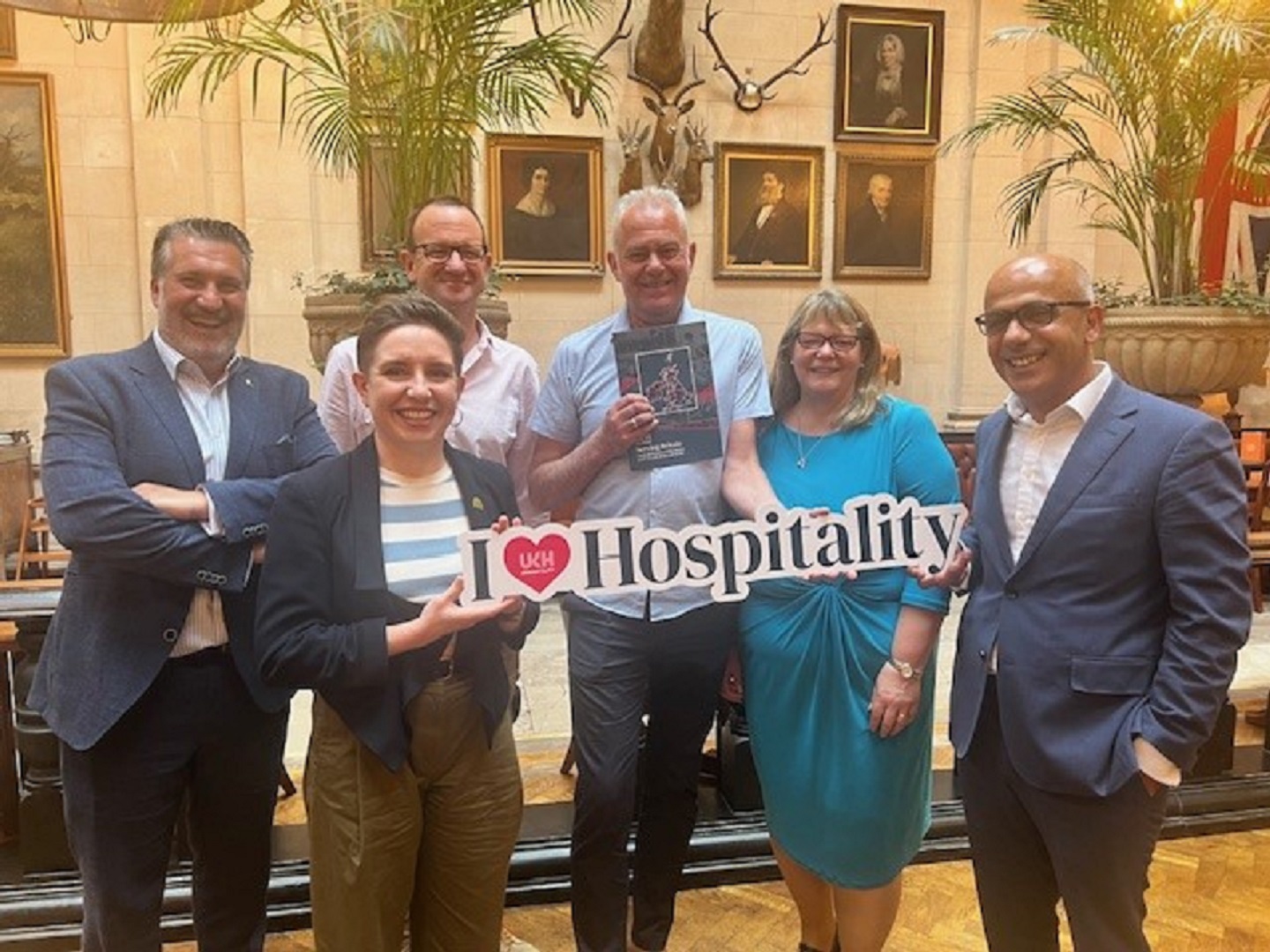 Carla Denyer meets members of the Bristol Hoteliers Association Bristol hoteliers welcome Green Party’s support for hospitality sector
