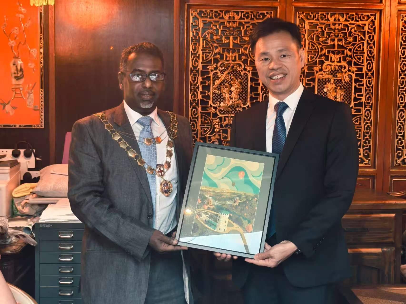 GUANGZHOU DELEGATION VISITS BRISTOL