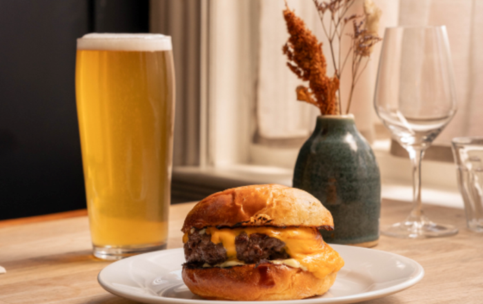 Free Burgers in Bristol: Totterdown’s Bank Celebrates New Menu with 500-Burger Giveaway