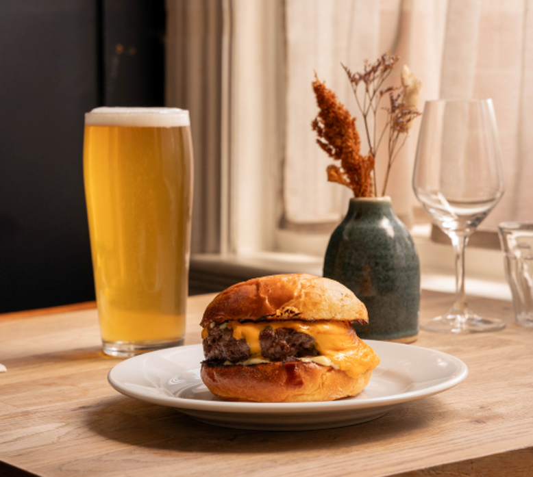 Free Burgers in Bristol: Totterdown’s Bank Celebrates New Menu with 500-Burger Giveaway